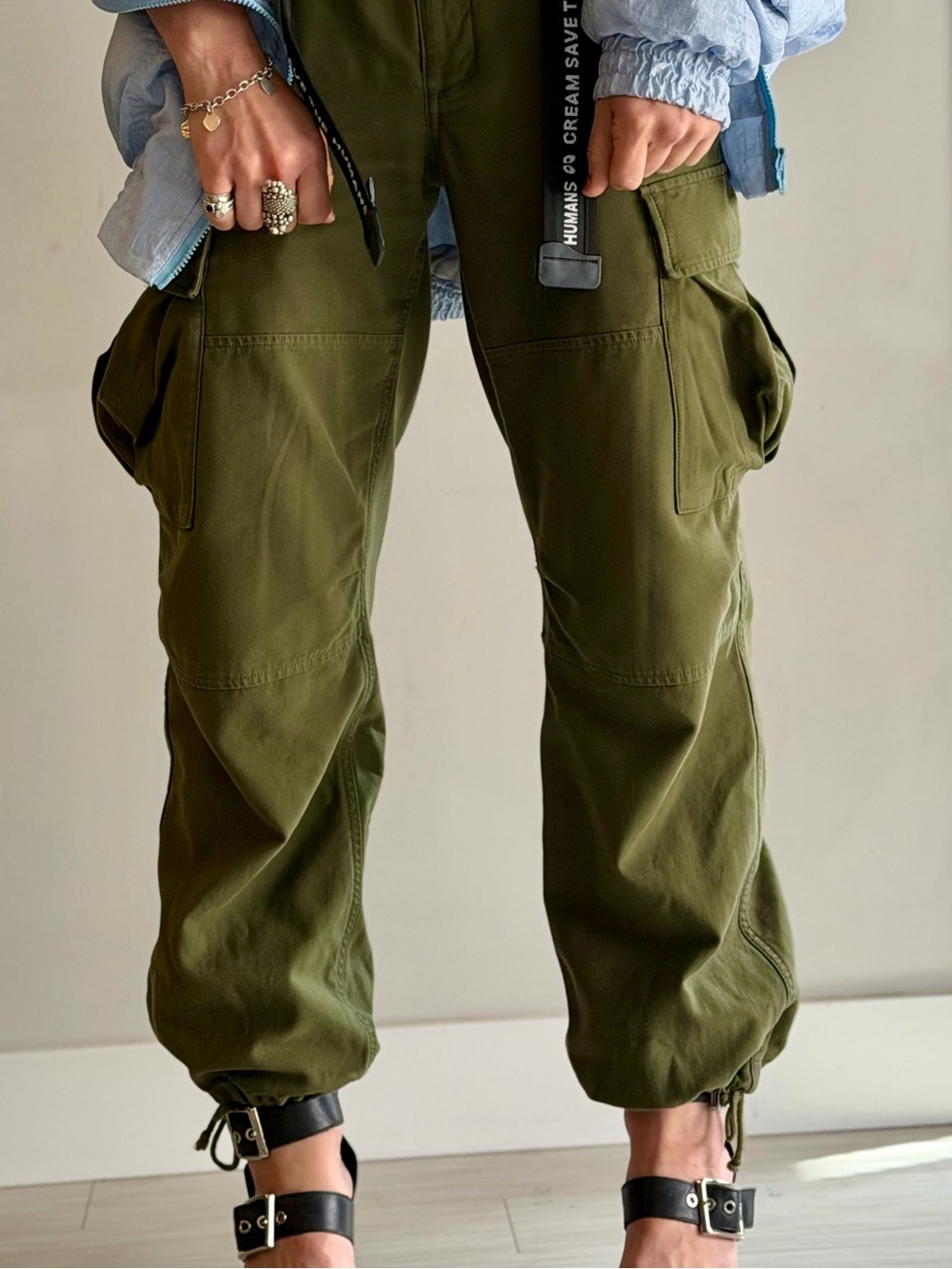 TNA Aritzia Olive Green Cargo Pants Size 2 – Like New